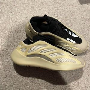 Yeezy azael sz9.5 mens used no box